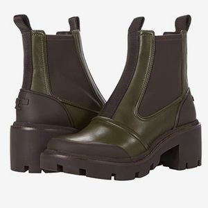 Tory Burch Lug Sole Chelsea boots